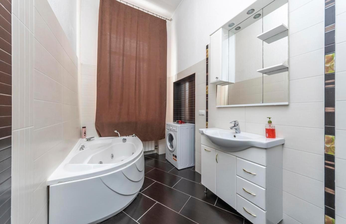 Comfortable Apartment On Mikhaylovskiy Lane Kyiv Exterior foto