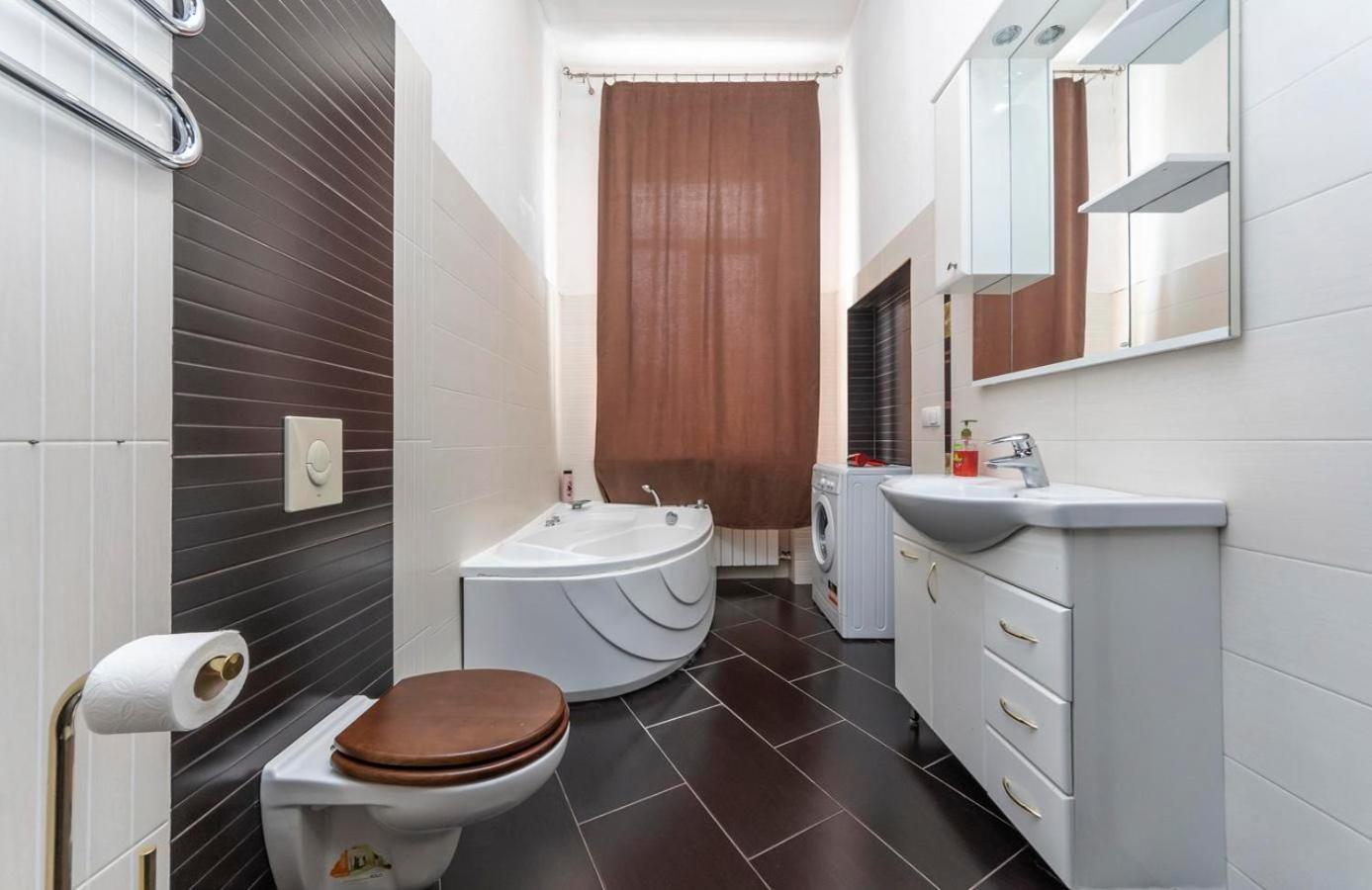 Comfortable Apartment On Mikhaylovskiy Lane Kyiv Exterior foto